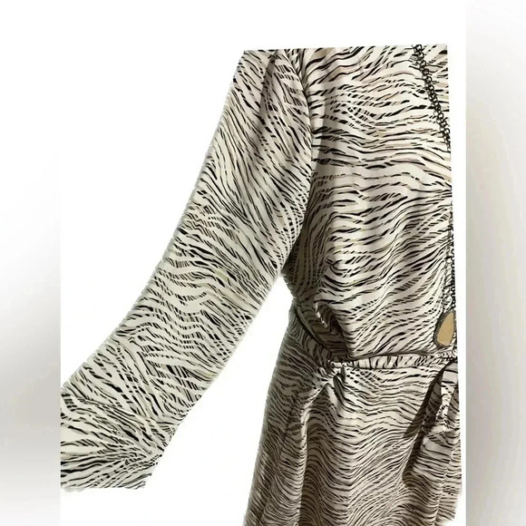 H&M animal print large belted 3/4 sleeve dress - Picture 3 of 9